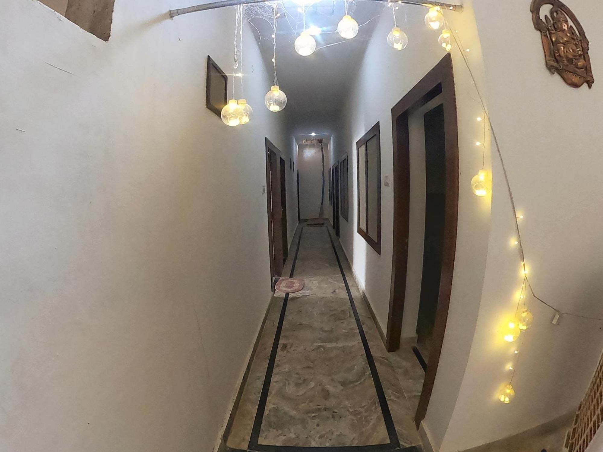 Karma Hostel Khajurāho Dış mekan fotoğraf